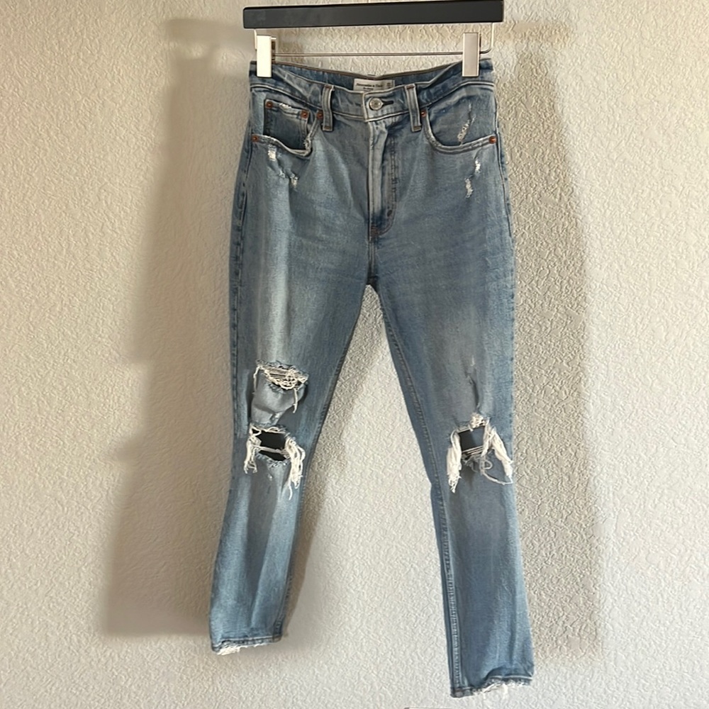 Abercrombie The Skinny High Rise distressed